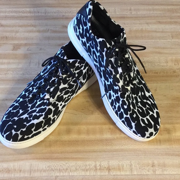 Stuart Weitzman Shoes - STUART WEITZMAN “Home Stretch” Sneakers